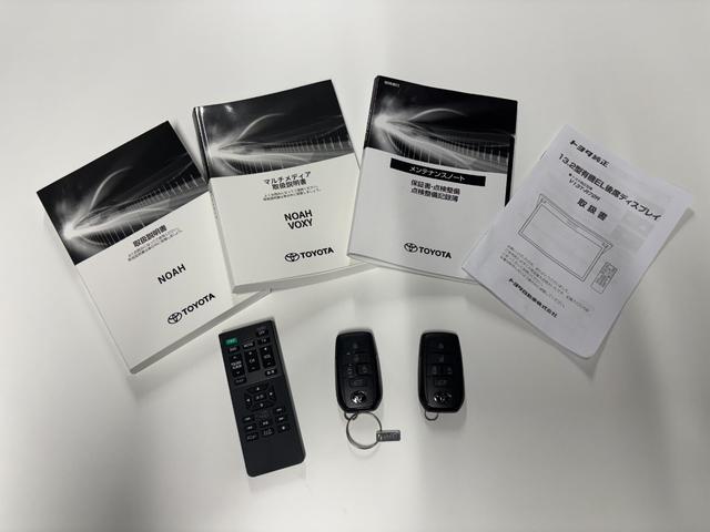 ノア ハイブリッドＳ－Ｚ　メーカー１０．５型ＤＡ　純正１３．２型後席モニター　全方位モニター　トヨタチームメイトアドバンストパーク　ＡＨＳ　ドライビングサポートＰＫＧ　快適利便ＨＩ　ユニバーサルステップ　ＥＴＣ２．０（7枚目）