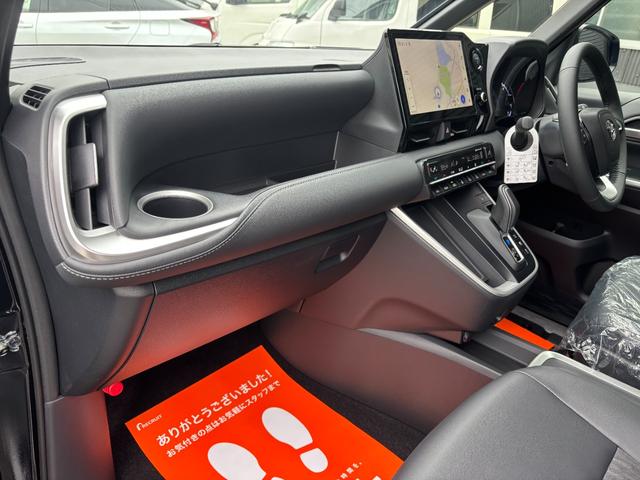 ノア ハイブリッドＳ－Ｚ　メーカー１０．５型ＤＡ　純正１３．２型後席モニター　全方位モニター　トヨタチームメイトアドバンストパーク　ＡＨＳ　ドライビングサポートＰＫＧ　快適利便ＨＩ　ユニバーサルステップ　ＥＴＣ２．０（56枚目）