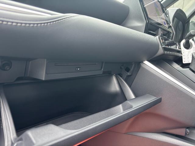 ノア ハイブリッドＳ－Ｚ　メーカー１０．５型ＤＡ　純正１３．２型後席モニター　全方位モニター　トヨタチームメイトアドバンストパーク　ＡＨＳ　ドライビングサポートＰＫＧ　快適利便ＨＩ　ユニバーサルステップ　ＥＴＣ２．０（57枚目）