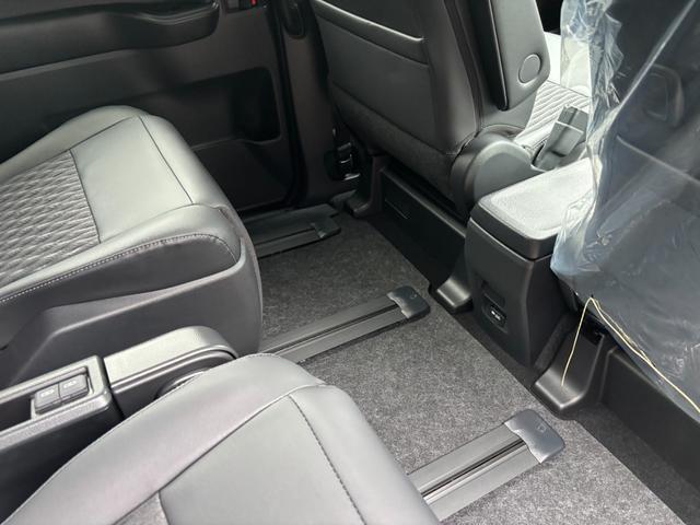 ノア ハイブリッドＳ－Ｚ　メーカー１０．５型ＤＡ　純正１３．２型後席モニター　全方位モニター　トヨタチームメイトアドバンストパーク　ＡＨＳ　ドライビングサポートＰＫＧ　快適利便ＨＩ　ユニバーサルステップ　ＥＴＣ２．０（60枚目）