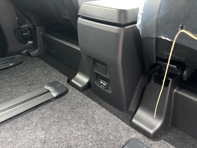 ノア ハイブリッドＳ－Ｚ　メーカー１０．５型ＤＡ　純正１３．２型後席モニター　全方位モニター　トヨタチームメイトアドバンストパーク　ＡＨＳ　ドライビングサポートＰＫＧ　快適利便ＨＩ　ユニバーサルステップ　ＥＴＣ２．０（61枚目）