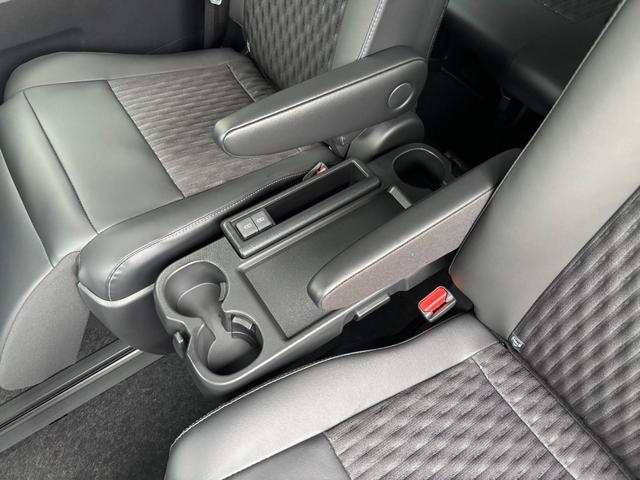 ノア ハイブリッドＳ－Ｚ　メーカー１０．５型ＤＡ　純正１３．２型後席モニター　全方位モニター　トヨタチームメイトアドバンストパーク　ＡＨＳ　ドライビングサポートＰＫＧ　快適利便ＨＩ　ユニバーサルステップ　ＥＴＣ２．０（65枚目）