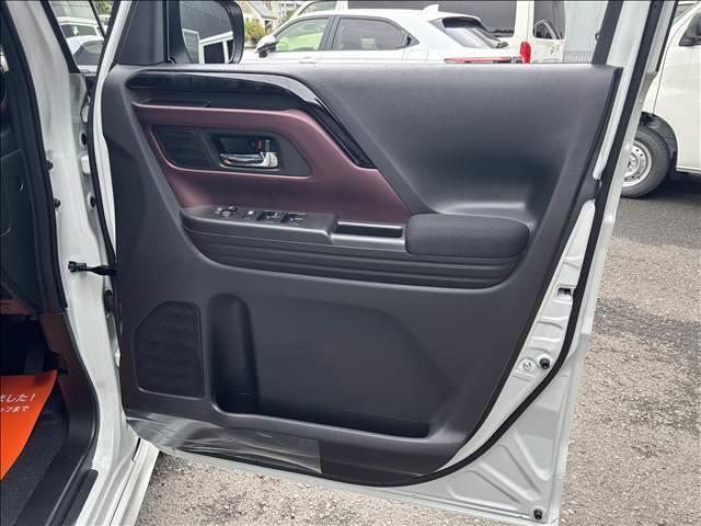 スペーシアカスタム ハイブリッドXSターボ 届出済未使用車 メーカー9インチメモリーナビ 全方位モニター スズキセーフティサポート ハーフレザーシート シートヒーター 両側パワスラ LEDヘッド/フォグ/シーケンシャルターンランプ(24枚目)