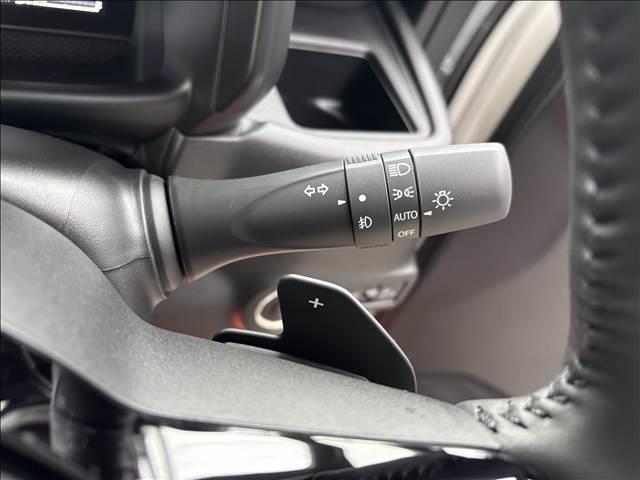 スペーシアカスタム ハイブリッドXSターボ 届出済未使用車 メーカー9インチメモリーナビ 全方位モニター スズキセーフティサポート ハーフレザーシート シートヒーター 両側パワスラ LEDヘッド/フォグ/シーケンシャルターンランプ(28枚目)