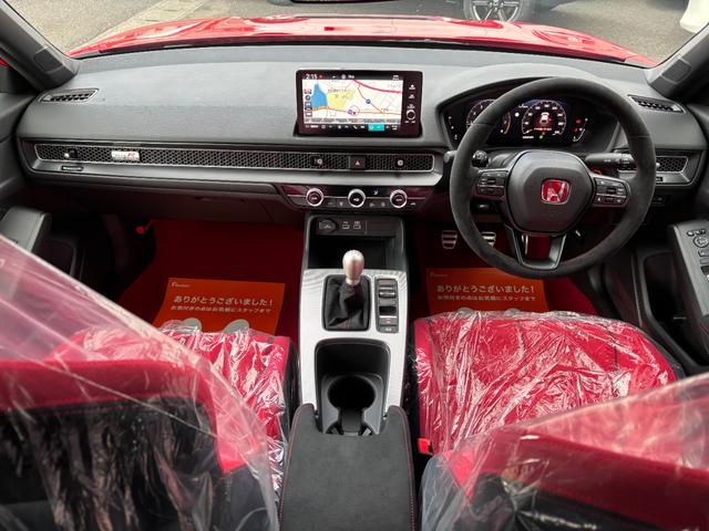 シビック タイプＲ　ワンオーナー　ホンダコネクトディスプレー　Ｂカメラ　ホンダセンシング　専用シート　フルＬＥＤヘッドランプ　純正１９インチＡＷ　専用サスペンション　Ｂｒｅｎｂｏ製ディスクブレーキ　ＥＴＣ２．０（6枚目）
