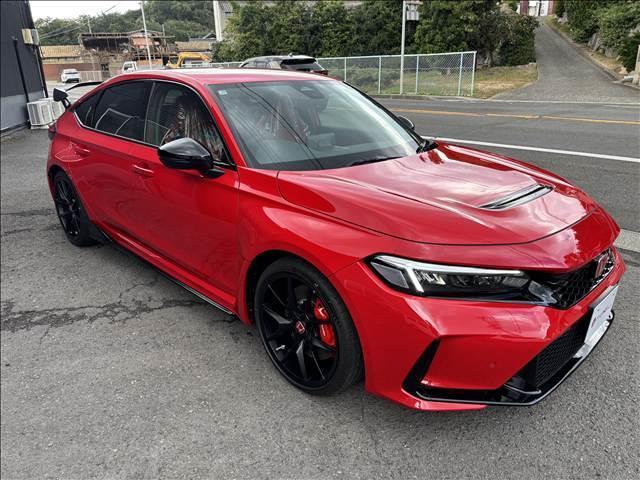 シビック タイプＲ　ワンオーナー　ホンダコネクトディスプレー　Ｂカメラ　ホンダセンシング　専用シート　フルＬＥＤヘッドランプ　純正１９インチＡＷ　専用サスペンション　Ｂｒｅｎｂｏ製ディスクブレーキ　ＥＴＣ２．０（8枚目）