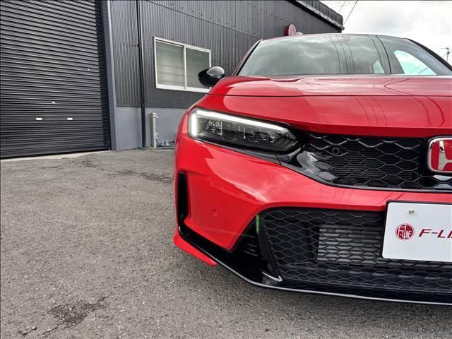 シビック タイプＲ　ワンオーナー　ホンダコネクトディスプレー　Ｂカメラ　ホンダセンシング　専用シート　フルＬＥＤヘッドランプ　純正１９インチＡＷ　専用サスペンション　Ｂｒｅｎｂｏ製ディスクブレーキ　ＥＴＣ２．０（10枚目）