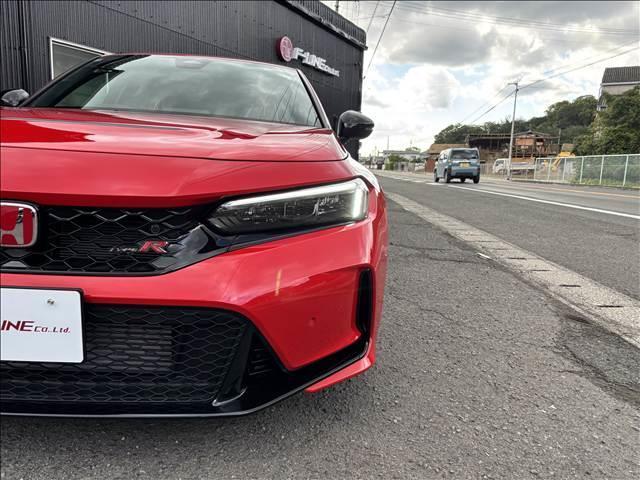 シビック タイプＲ　ワンオーナー　ホンダコネクトディスプレー　Ｂカメラ　ホンダセンシング　専用シート　フルＬＥＤヘッドランプ　純正１９インチＡＷ　専用サスペンション　Ｂｒｅｎｂｏ製ディスクブレーキ　ＥＴＣ２．０（11枚目）