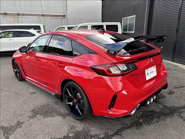 シビック タイプＲ　ワンオーナー　ホンダコネクトディスプレー　Ｂカメラ　ホンダセンシング　専用シート　フルＬＥＤヘッドランプ　純正１９インチＡＷ　専用サスペンション　Ｂｒｅｎｂｏ製ディスクブレーキ　ＥＴＣ２．０（12枚目）