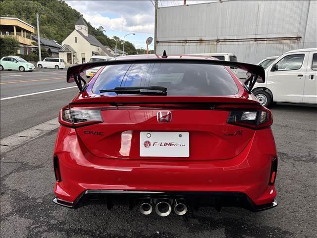 シビック タイプＲ　ワンオーナー　ホンダコネクトディスプレー　Ｂカメラ　ホンダセンシング　専用シート　フルＬＥＤヘッドランプ　純正１９インチＡＷ　専用サスペンション　Ｂｒｅｎｂｏ製ディスクブレーキ　ＥＴＣ２．０（13枚目）