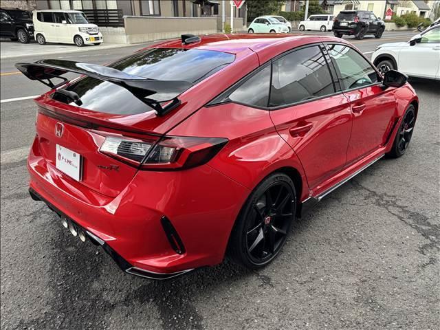 シビック タイプＲ　ワンオーナー　ホンダコネクトディスプレー　Ｂカメラ　ホンダセンシング　専用シート　フルＬＥＤヘッドランプ　純正１９インチＡＷ　専用サスペンション　Ｂｒｅｎｂｏ製ディスクブレーキ　ＥＴＣ２．０（15枚目）