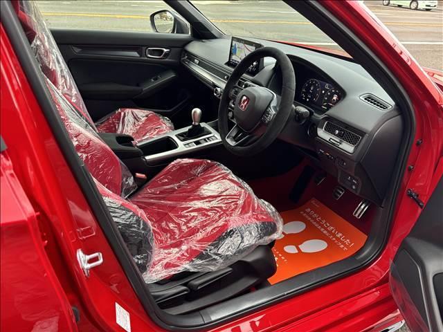 シビック タイプＲ　ワンオーナー　ホンダコネクトディスプレー　Ｂカメラ　ホンダセンシング　専用シート　フルＬＥＤヘッドランプ　純正１９インチＡＷ　専用サスペンション　Ｂｒｅｎｂｏ製ディスクブレーキ　ＥＴＣ２．０（20枚目）