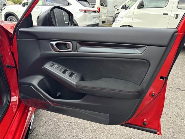 シビック タイプＲ　ワンオーナー　ホンダコネクトディスプレー　Ｂカメラ　ホンダセンシング　専用シート　フルＬＥＤヘッドランプ　純正１９インチＡＷ　専用サスペンション　Ｂｒｅｎｂｏ製ディスクブレーキ　ＥＴＣ２．０（22枚目）