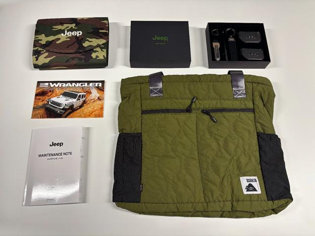 ジープ・ラングラーアンリミテッド スポーツ　’４１エディション　国内１５０台限定車　専用フェンダーデカール　専用Ｗｉｌｌｙｓウインドウデカール　専用Ｏｎｅ　ｏｆ‘４１バッジ　Ｏｎｅ　ｏｆ‘４１ジープオリジナルキーチェーン　ＰＯＬｅＲ×ＪＥＥＰトートバックパック（7枚目）