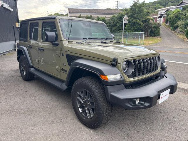 ジープ・ラングラーアンリミテッド スポーツ　’４１エディション　国内１５０台限定車　専用フェンダーデカール　専用Ｗｉｌｌｙｓウインドウデカール　専用Ｏｎｅ　ｏｆ‘４１バッジ　Ｏｎｅ　ｏｆ‘４１ジープオリジナルキーチェーン　ＰＯＬｅＲ×ＪＥＥＰトートバックパック（8枚目）