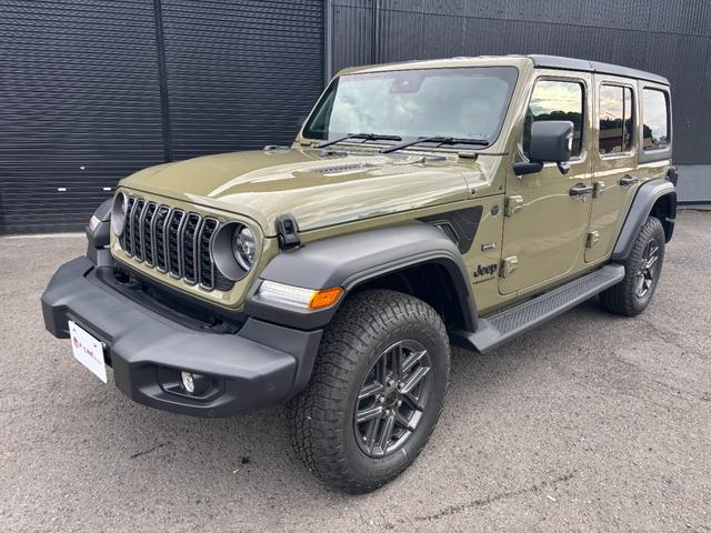 ジープ・ラングラーアンリミテッド スポーツ　’４１エディション　国内１５０台限定車　専用フェンダーデカール　専用Ｗｉｌｌｙｓウインドウデカール　専用Ｏｎｅ　ｏｆ‘４１バッジ　Ｏｎｅ　ｏｆ‘４１ジープオリジナルキーチェーン　ＰＯＬｅＲ×ＪＥＥＰトートバックパック（13枚目）