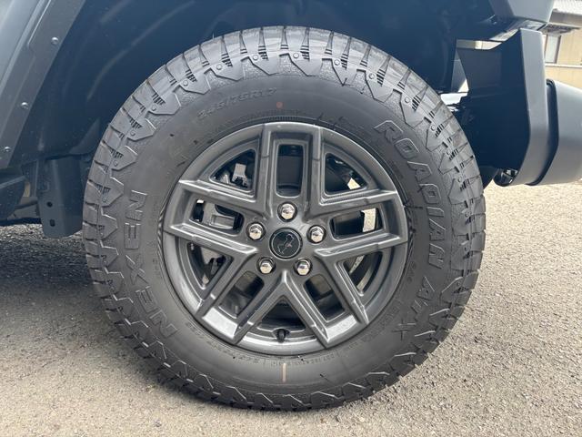 ジープ・ラングラーアンリミテッド スポーツ　’４１エディション　国内１５０台限定車　専用フェンダーデカール　専用Ｗｉｌｌｙｓウインドウデカール　専用Ｏｎｅ　ｏｆ‘４１バッジ　Ｏｎｅ　ｏｆ‘４１ジープオリジナルキーチェーン　ＰＯＬｅＲ×ＪＥＥＰトートバックパック（20枚目）