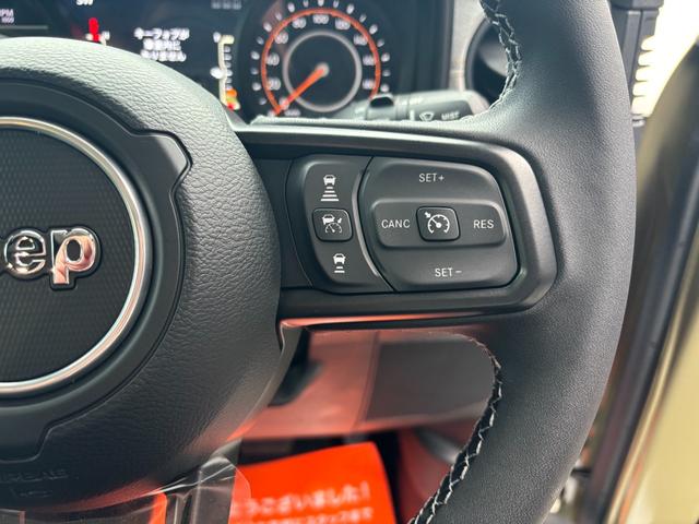 ジープ・ラングラーアンリミテッド スポーツ　’４１エディション　国内１５０台限定車　専用フェンダーデカール　専用Ｗｉｌｌｙｓウインドウデカール　専用Ｏｎｅ　ｏｆ‘４１バッジ　Ｏｎｅ　ｏｆ‘４１ジープオリジナルキーチェーン　ＰＯＬｅＲ×ＪＥＥＰトートバックパック（30枚目）