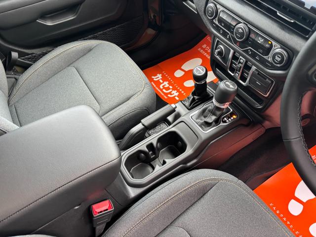 ジープ・ラングラーアンリミテッド スポーツ　’４１エディション　国内１５０台限定車　専用フェンダーデカール　専用Ｗｉｌｌｙｓウインドウデカール　専用Ｏｎｅ　ｏｆ‘４１バッジ　Ｏｎｅ　ｏｆ‘４１ジープオリジナルキーチェーン　ＰＯＬｅＲ×ＪＥＥＰトートバックパック（40枚目）