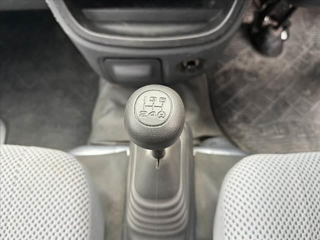 ハイゼットトラック ジャンボ　後期　オーディオ　５ＭＴ　ハイルーフ　３方開　プライバシーガラス　オーバーヘッドコンソール　サンバイザー　乗降グリップ　シートスライド　リクライニング　リモコンキー　パワードアロック　パワステ（5枚目）