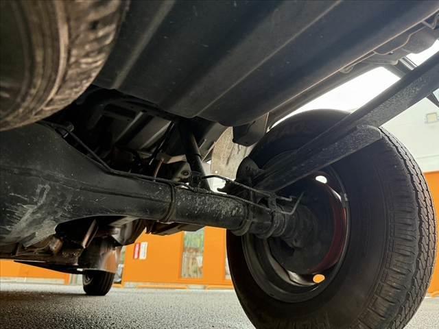 ハイゼットトラック ジャンボ　後期　オーディオ　５ＭＴ　ハイルーフ　３方開　プライバシーガラス　オーバーヘッドコンソール　サンバイザー　乗降グリップ　シートスライド　リクライニング　リモコンキー　パワードアロック　パワステ（46枚目）