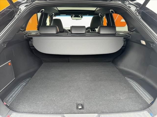 ハリアーハイブリッド Ｚ　レザーパッケージ　調光パノラマルーフ　パノラミックビューモニター　１２．３型ナビ　ＪＢＬ　セーフティセンス　ＢＳＭ　ＬＥＤヘッド　パワーバックドア　パワーシート　革シート　快適温熱シート　純１９インチＡＷ　ＥＴＣ（20枚目）