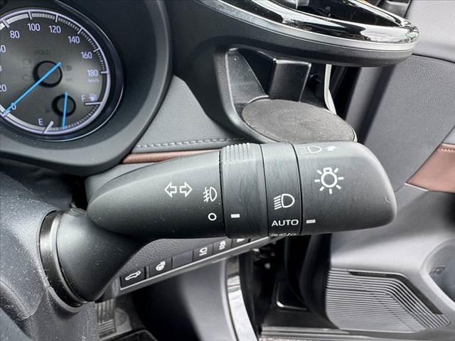 ハリアーハイブリッド Ｚ　レザーパッケージ　調光パノラマルーフ　パノラミックビューモニター　１２．３型ナビ　ＪＢＬ　セーフティセンス　ＢＳＭ　ＬＥＤヘッド　パワーバックドア　パワーシート　革シート　快適温熱シート　純１９インチＡＷ　ＥＴＣ（27枚目）