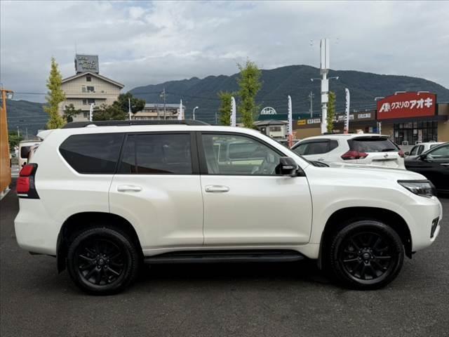 ランドクルーザープラド ＴＸ　Ｌパッケージ　マットブラックエディション　後期　４ＷＤ　ムーンルーフ　純ＯＰナビ　パノラマモニター　セーフティセンス　パーキングサポートブレーキ　ＬＥＤヘッド　ルーフレール　純１８インチＡＷ　ベージュ革シート　スマートキー　ＥＴＣ　ドラレコ（12枚目）