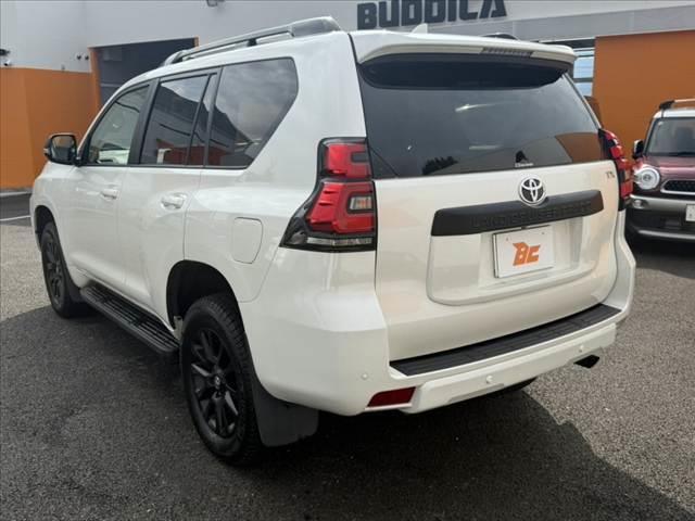 ランドクルーザープラド ＴＸ　Ｌパッケージ　マットブラックエディション　後期　４ＷＤ　ムーンルーフ　純ＯＰナビ　パノラマモニター　セーフティセンス　パーキングサポートブレーキ　ＬＥＤヘッド　ルーフレール　純１８インチＡＷ　ベージュ革シート　スマートキー　ＥＴＣ　ドラレコ（13枚目）