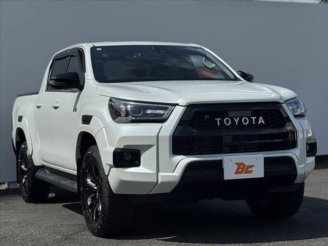 ハイラックス Ｚ　ＧＲスポーツ　後期　４ＷＤ　８インチナビ　ベットライナー　トノカバー　レーダークルコン　３６０度カメラ　パワーシート　アルミペダル　ＲＡＹＳ１８インチホイール　シャークアンテナ　ＥＴＣ　ＬＥＤヘッド　レッドキャリパ（8枚目）