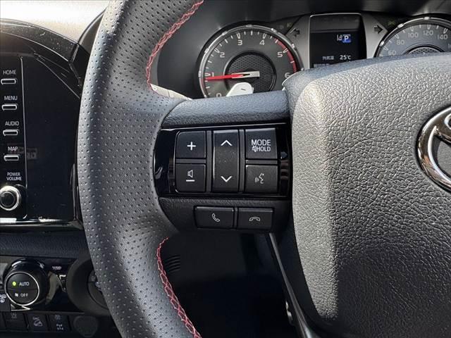 ハイラックス Ｚ　ＧＲスポーツ　後期　４ＷＤ　８インチナビ　ベットライナー　トノカバー　レーダークルコン　３６０度カメラ　パワーシート　アルミペダル　ＲＡＹＳ１８インチホイール　シャークアンテナ　ＥＴＣ　ＬＥＤヘッド　レッドキャリパ（24枚目）