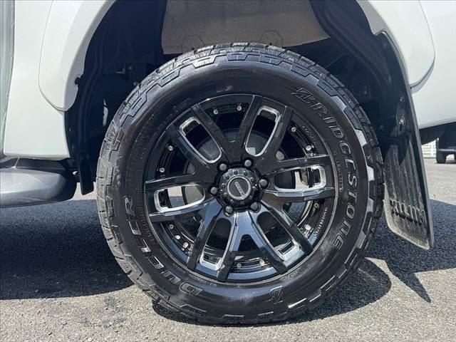 ハイラックス Ｚ　ＧＲスポーツ　後期　４ＷＤ　８インチナビ　ベットライナー　トノカバー　レーダークルコン　３６０度カメラ　パワーシート　アルミペダル　ＲＡＹＳ１８インチホイール　シャークアンテナ　ＥＴＣ　ＬＥＤヘッド　レッドキャリパ（39枚目）