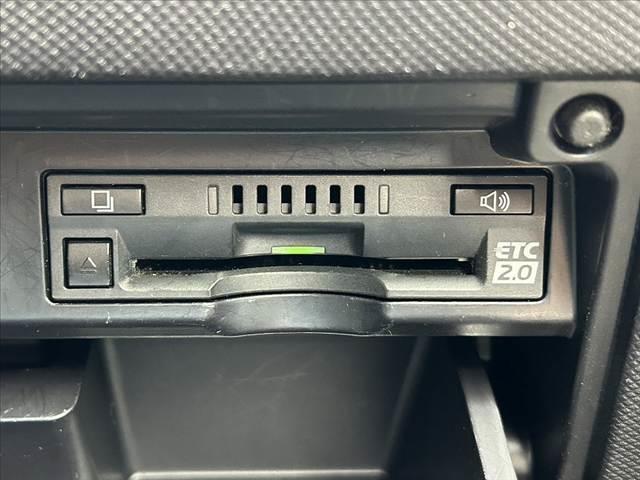 エスティマハイブリッド アエラス　後期　４ＷＤ　ムーンルーフ　１０型ナビ　ＦＤモニター　セーフティセンスＣ　クルコン　両電スラ　スマートキー　フルセグ　Ｂカメラ　純１７インチＡＷ　Ｐシート　コーナーセンサー　横滑り防止　ＡＣ１００Ｖ（6枚目）