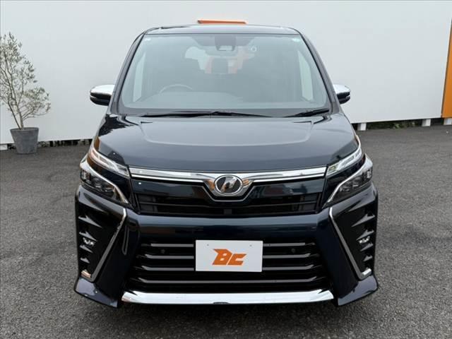 ヴォクシー ＺＳ　煌ＩＩ　禁煙車　後期　１０インチナビ　フリップダウン　セーフティセンス　両電スラ　フルセグ　バックカメラ　クリアランスソナー　ＥＴＣ　ドラレコ　純１６インチＡＷ　ＬＥＤヘッド　スマートキー　クルコン（9枚目）