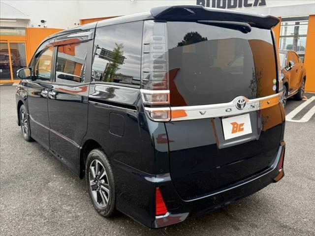 ヴォクシー ＺＳ　煌ＩＩ　禁煙車　後期　１０インチナビ　フリップダウン　セーフティセンス　両電スラ　フルセグ　バックカメラ　クリアランスソナー　ＥＴＣ　ドラレコ　純１６インチＡＷ　ＬＥＤヘッド　スマートキー　クルコン（15枚目）