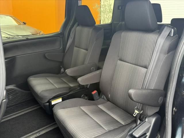 ヴォクシー ＺＳ　煌ＩＩ　禁煙車　後期　１０インチナビ　フリップダウン　セーフティセンス　両電スラ　フルセグ　バックカメラ　クリアランスソナー　ＥＴＣ　ドラレコ　純１６インチＡＷ　ＬＥＤヘッド　スマートキー　クルコン（18枚目）