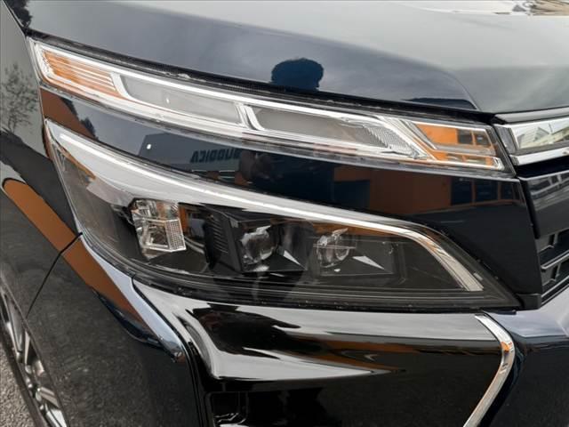 ヴォクシー ＺＳ　煌ＩＩ　禁煙車　後期　１０インチナビ　フリップダウン　セーフティセンス　両電スラ　フルセグ　バックカメラ　クリアランスソナー　ＥＴＣ　ドラレコ　純１６インチＡＷ　ＬＥＤヘッド　スマートキー　クルコン（33枚目）