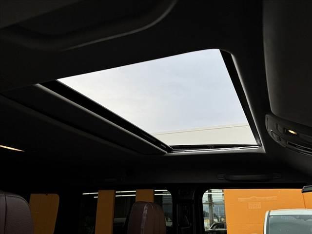 Ｇクラス Ｇ３５０ｄ　禁煙車　ラグジュアリーＰＫＧ　社外エアロ　社外ヘッド　パナメリカーナグリル　８．８インチナビ　フルセグ　バックカメラ　サンルーフ　パワーシート　シートヒーター　２０インチＡＷ　茶革シート　ＥＴＣ（7枚目）