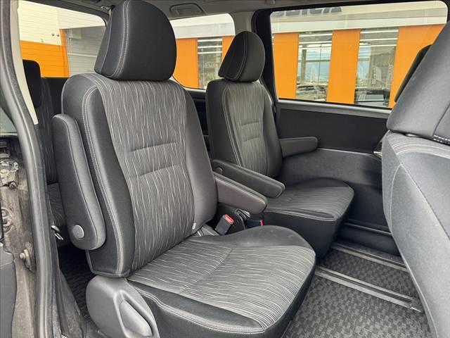 ヴォクシー ZS 煌II 禁煙車 後期 ナビ 地デジTV バックカメラ 両電スラ HIDヘッド オートライト フォグ スマートキー 純16インチAW ウィンカーミラー 革巻ステ パドルシフト イモビ アームレスト シートリフター(20枚目)