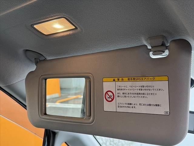 ヴォクシー ZS 煌II 禁煙車 後期 ナビ 地デジTV バックカメラ 両電スラ HIDヘッド オートライト フォグ スマートキー 純16インチAW ウィンカーミラー 革巻ステ パドルシフト イモビ アームレスト シートリフター(30枚目)