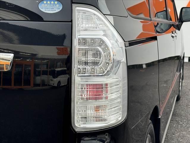ヴォクシー ZS 煌II 禁煙車 後期 ナビ 地デジTV バックカメラ 両電スラ HIDヘッド オートライト フォグ スマートキー 純16インチAW ウィンカーミラー 革巻ステ パドルシフト イモビ アームレスト シートリフター(35枚目)