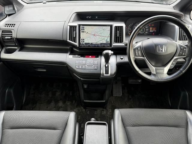 ステップワゴンスパーダ Z クールスピリット 禁煙車 両側パワスラ 9インチナビ フルセグ バックカメラ ドラレコ クルコン Wエアバック Aストップ HIDヘッド Aライト ETC 純正17インチAW オートエアコン スマートキー イモビ(2枚目)