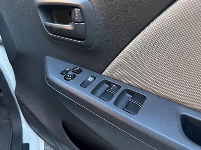 ワゴンR FX 車検整備付 オーディオ オートエアコン アイドリングストップ リモコンキー レベライザー 電格ミラー バニティミラー アームレスト シートアンダーボックス マットバイザー リアワイパー ISOーFIX(7枚目)