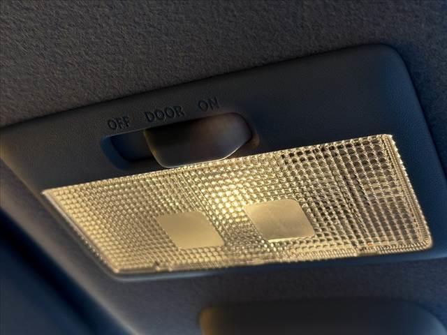 ワゴンR FX 車検整備付 オーディオ オートエアコン アイドリングストップ リモコンキー レベライザー 電格ミラー バニティミラー アームレスト シートアンダーボックス マットバイザー リアワイパー ISOーFIX(27枚目)