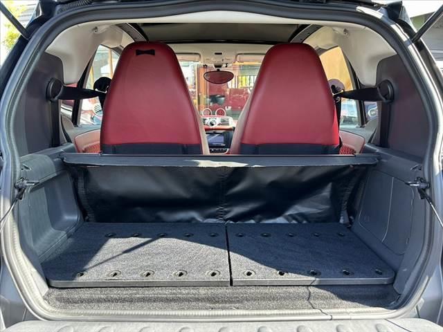 スマートフォーツークーペ ＢＲＡＢＵＳ　エクスクルーシブ　ＥＤ　テーラーメイド　禁煙車　後期　レッド革シート　ガラスルーフ　ナビ　フルセグ　バックカメラ　ＨＩＤヘッド　アンビエントライト　シートヒーター　革巻ステ　Ｆ１６インチＡＷ　Ｒ１７インチＡＷ　クルコン　ＥＴＣ　タコメーター（18枚目）