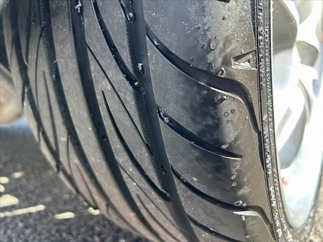 スマートフォーツークーペ ＢＲＡＢＵＳ　エクスクルーシブ　ＥＤ　テーラーメイド　禁煙車　後期　レッド革シート　ガラスルーフ　ナビ　フルセグ　バックカメラ　ＨＩＤヘッド　アンビエントライト　シートヒーター　革巻ステ　Ｆ１６インチＡＷ　Ｒ１７インチＡＷ　クルコン　ＥＴＣ　タコメーター（40枚目）