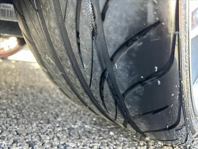 スマートフォーツークーペ ＢＲＡＢＵＳ　エクスクルーシブ　ＥＤ　テーラーメイド　禁煙車　後期　レッド革シート　ガラスルーフ　ナビ　フルセグ　バックカメラ　ＨＩＤヘッド　アンビエントライト　シートヒーター　革巻ステ　Ｆ１６インチＡＷ　Ｒ１７インチＡＷ　クルコン　ＥＴＣ　タコメーター（42枚目）