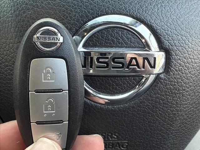 エクストレイル 20X エマージェンシーブレーキパッケージ 禁煙車 4WD ガラスルーフ OPナビ アラビュー パワーバックドア LEDヘッド ルーフレール フルセグ 革巻ステ シートヒーター Aストップ 純17インチAW スマートキー ETC ステリモ オートライト(4枚目)