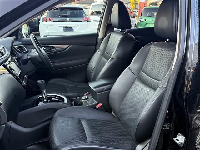 エクストレイル 20X エマージェンシーブレーキパッケージ 禁煙車 4WD ガラスルーフ OPナビ アラビュー パワーバックドア LEDヘッド ルーフレール フルセグ 革巻ステ シートヒーター Aストップ 純17インチAW スマートキー ETC ステリモ オートライト(17枚目)