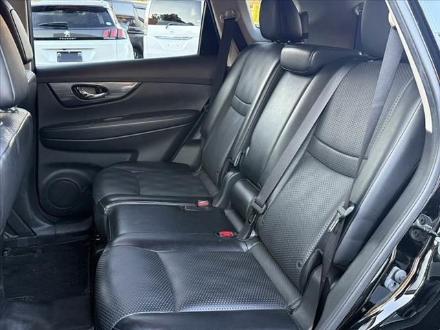 エクストレイル 20X エマージェンシーブレーキパッケージ 禁煙車 4WD ガラスルーフ OPナビ アラビュー パワーバックドア LEDヘッド ルーフレール フルセグ 革巻ステ シートヒーター Aストップ 純17インチAW スマートキー ETC ステリモ オートライト(18枚目)